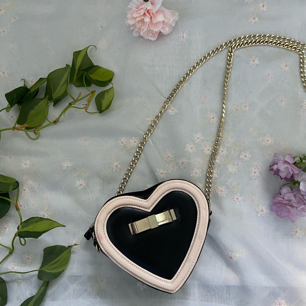 Victoria's Secret Bags | Heart Shaped 🌸
